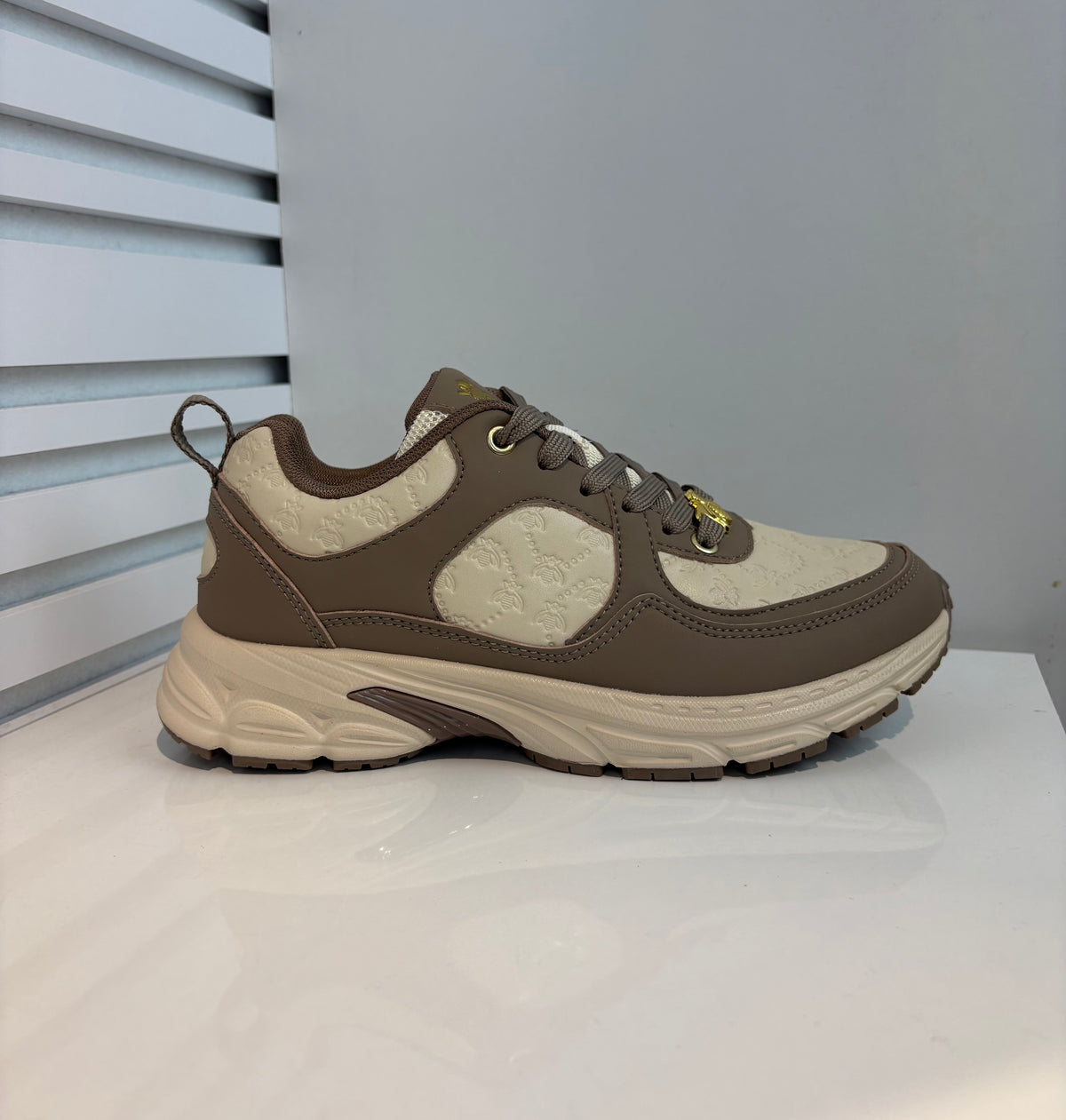 Velora Chunky Sneakers met Bee Details – Taupe/Beige