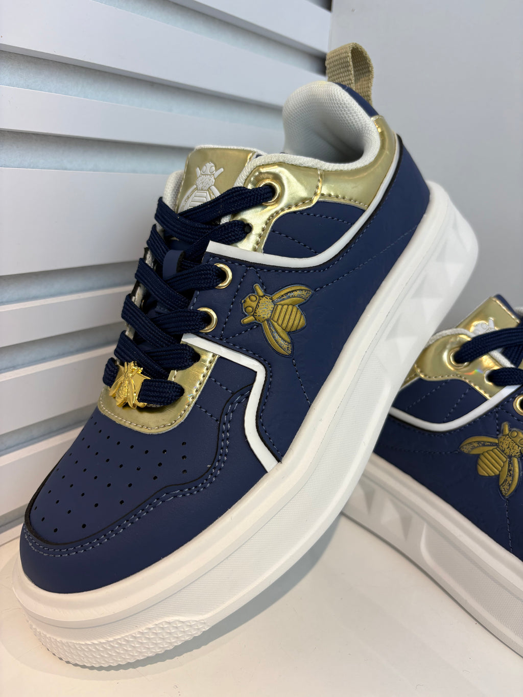 Vio Platform Sneakers met Bee Details
