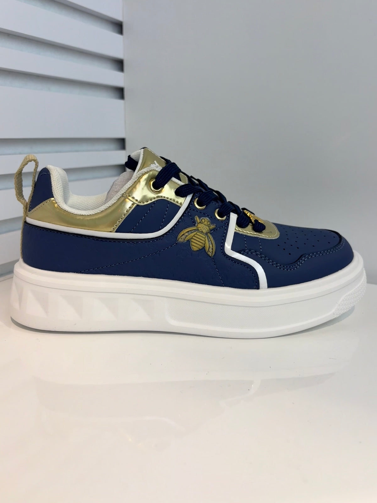Vio Platform Sneakers met Bee Details