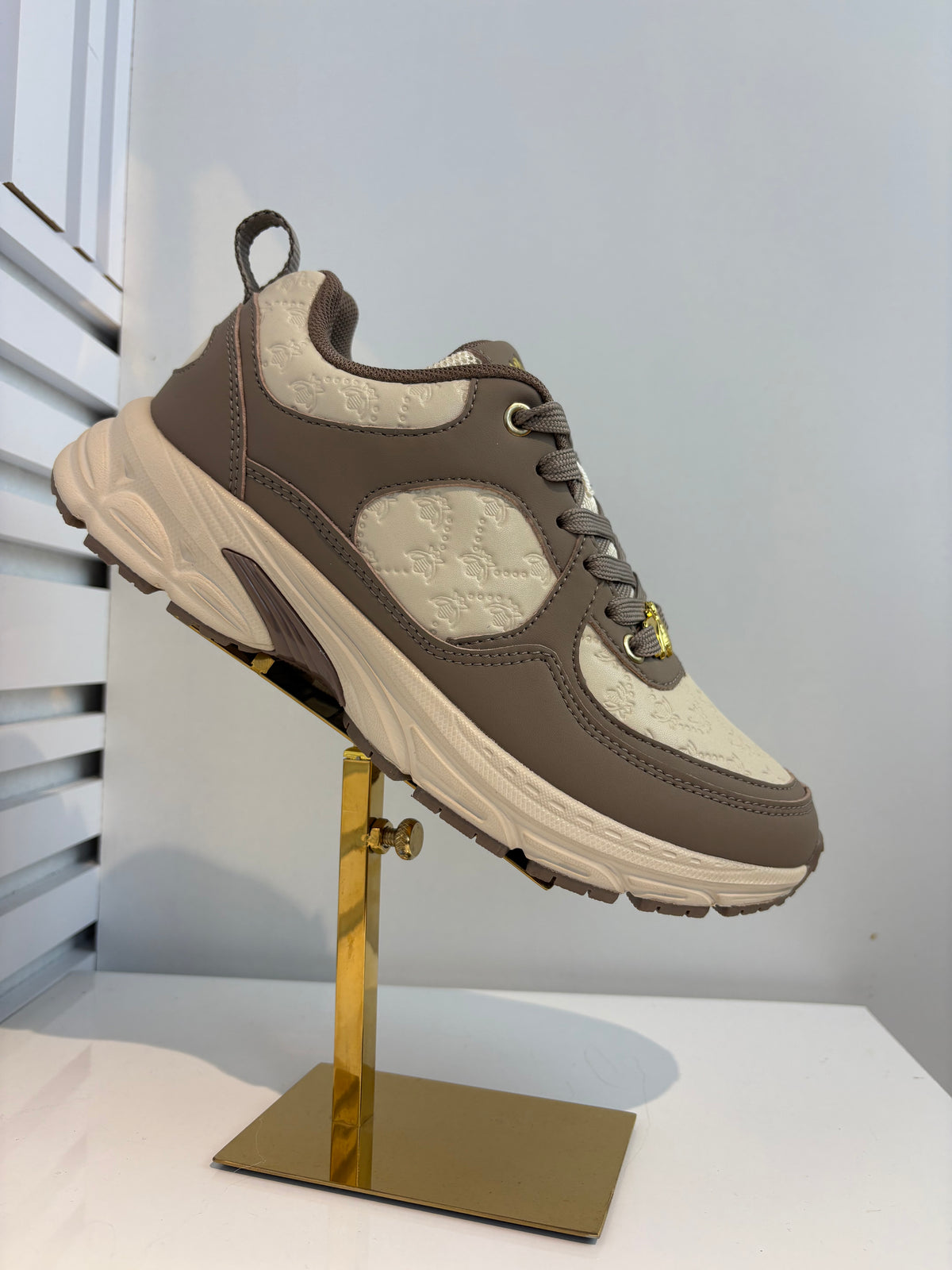 Velora Chunky Sneakers met Bee Details – Taupe/Beige