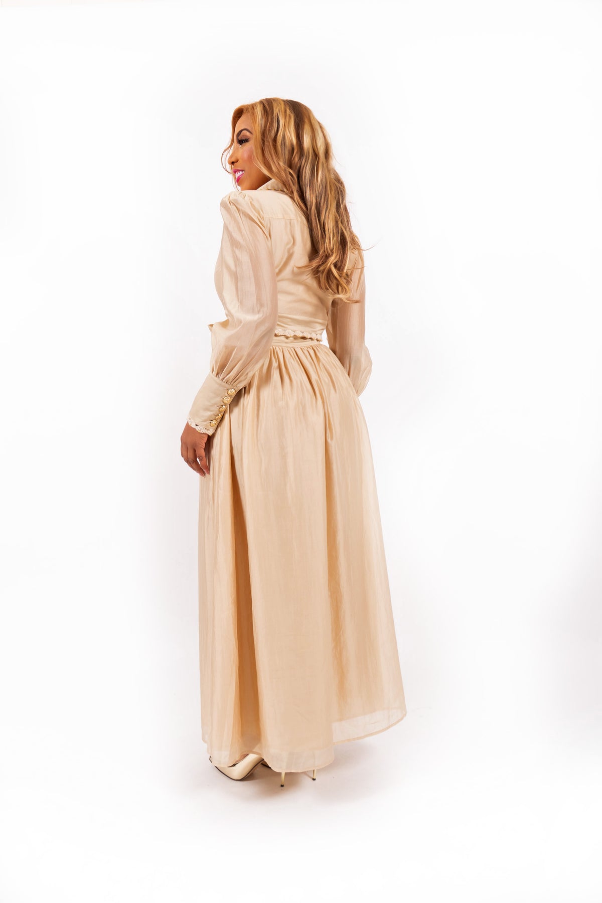 Solven Maxi Rok Caramel Dames Met Gouden Details en Knoopsluiting