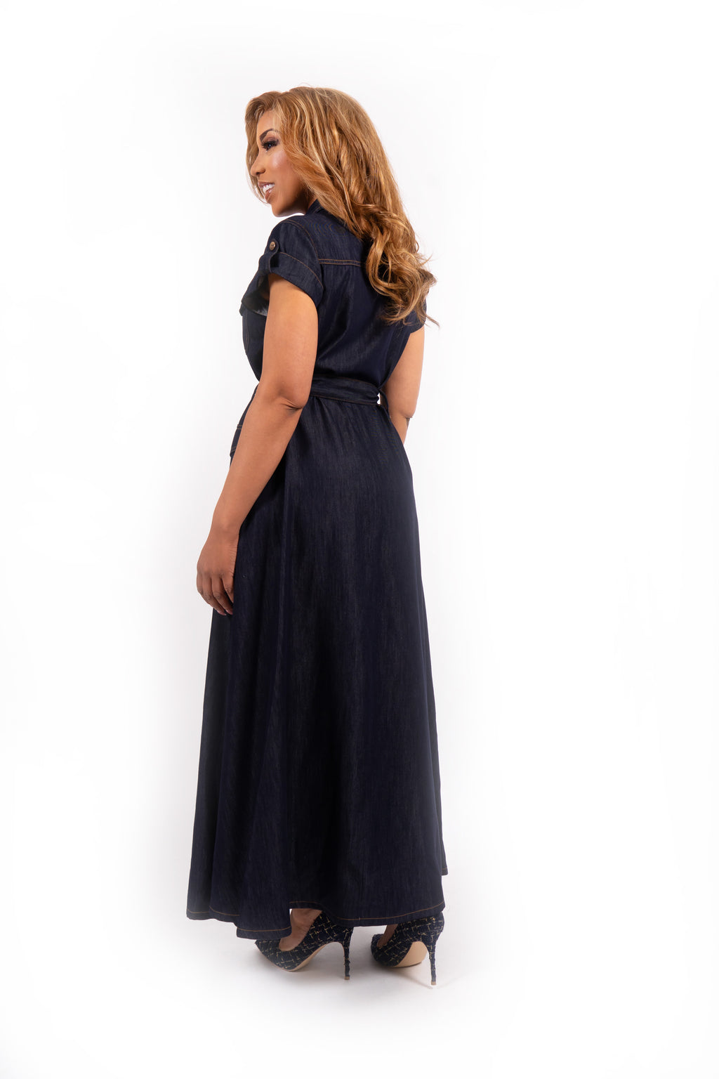 Velora Maxi Denim Jurk Donkerblauw met Ceintuur en Gouden Knopen